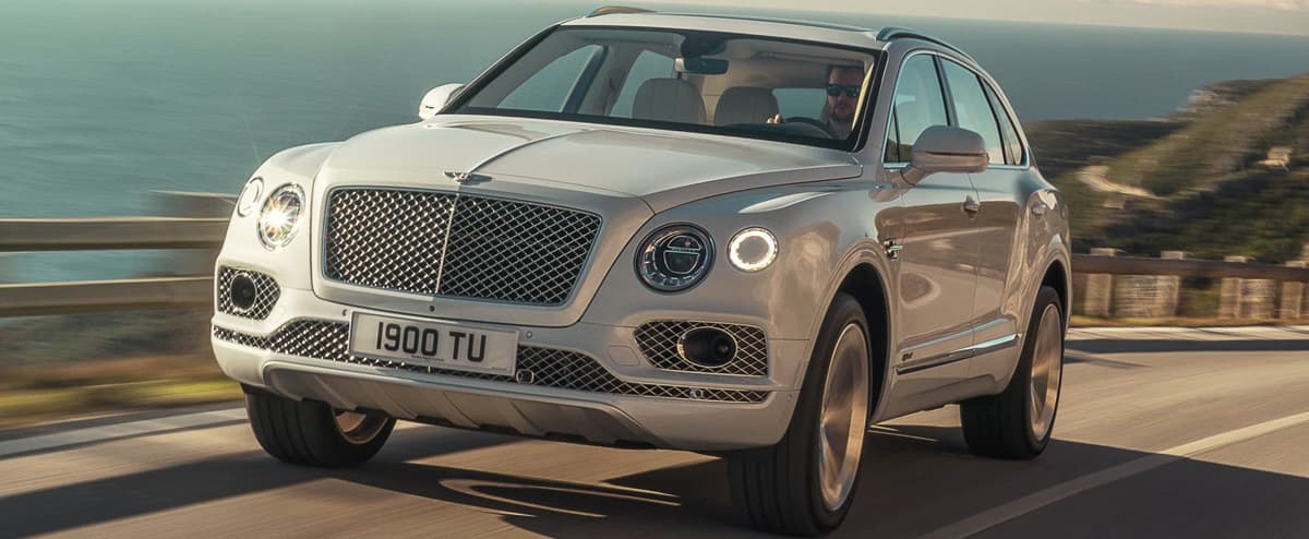 elton-voiture-luxe-1200x494